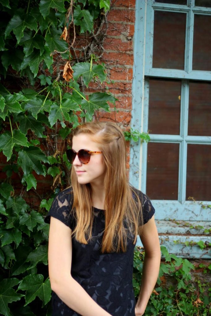 girl with sunglasses