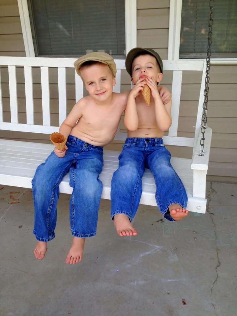 2 boys with ice cream cones