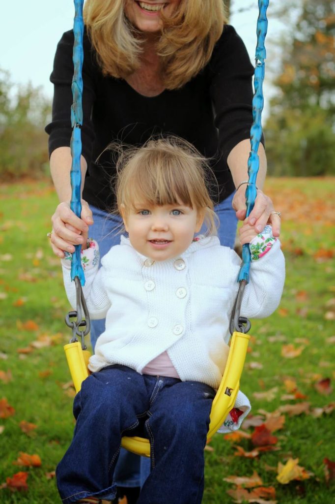 scarlett swinging