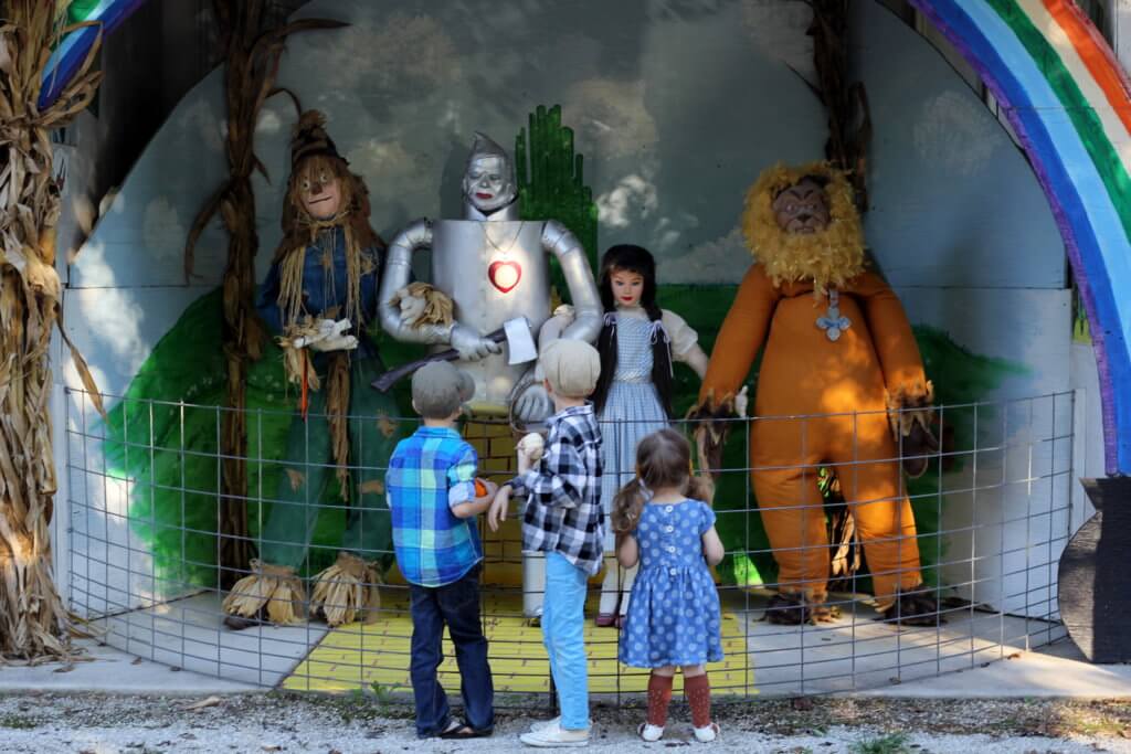 kids looking at wizard of oz display